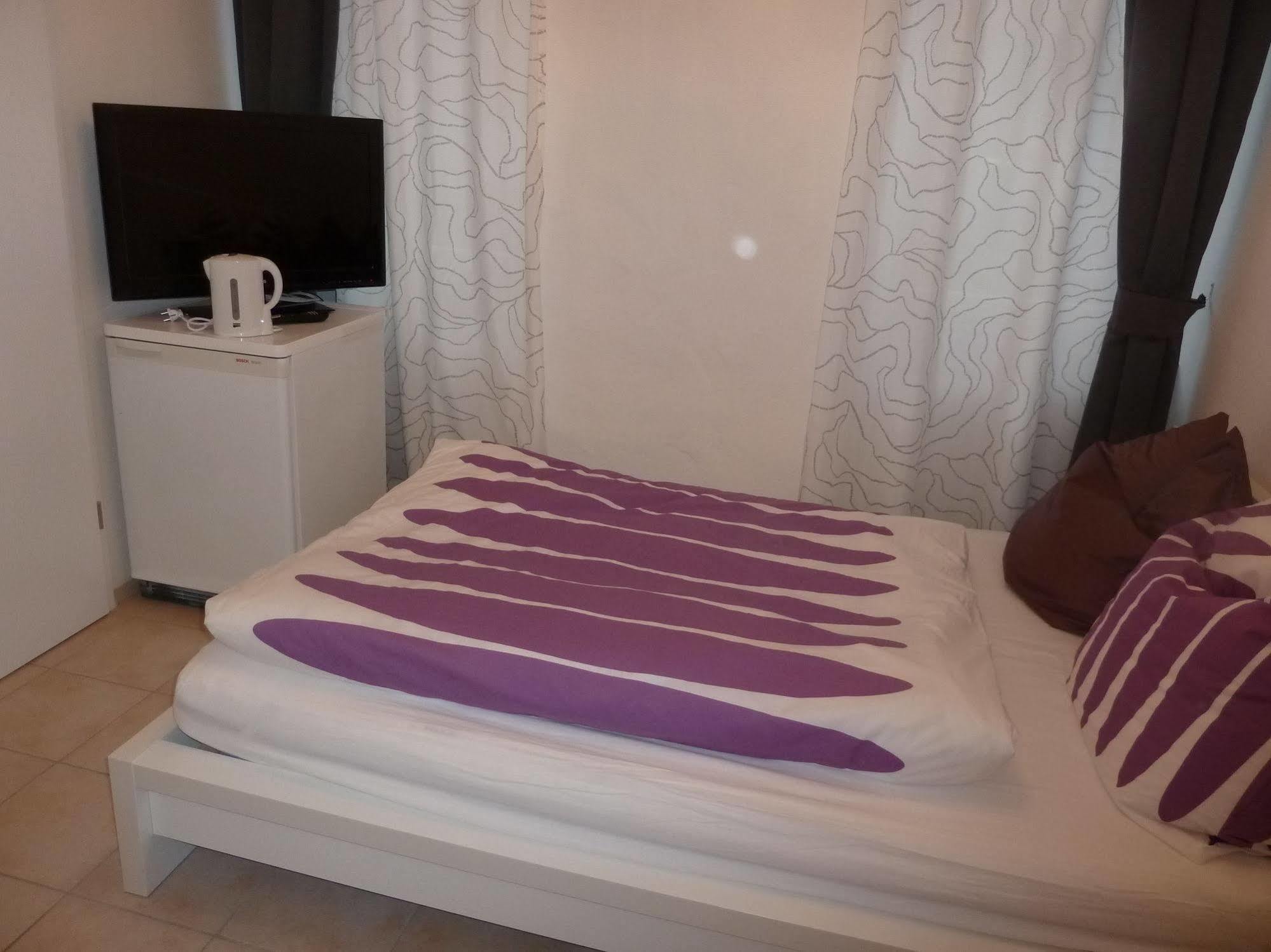 Relax Hotel Жак Офенбах Екстериор снимка