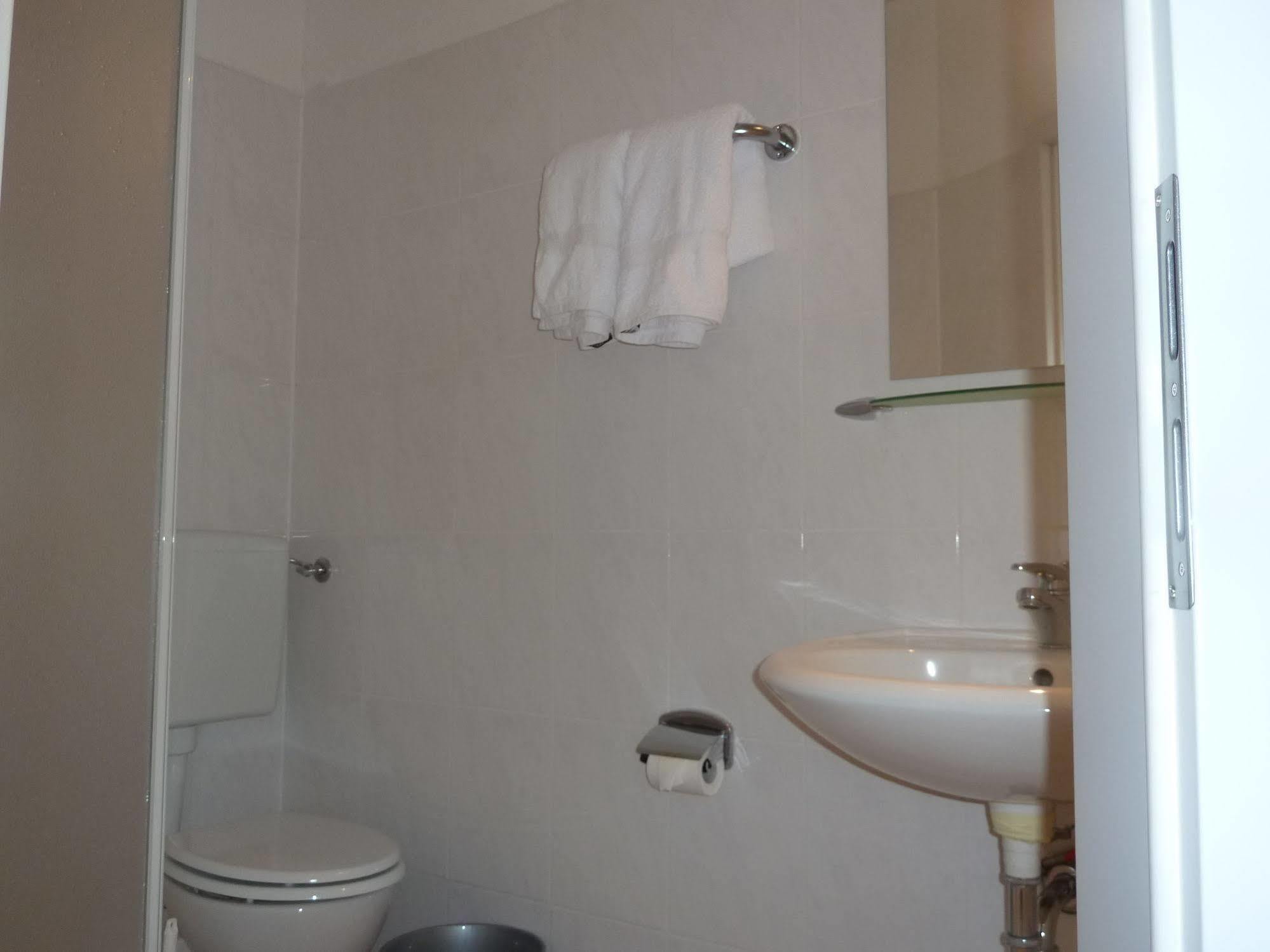 Relax Hotel Жак Офенбах Екстериор снимка